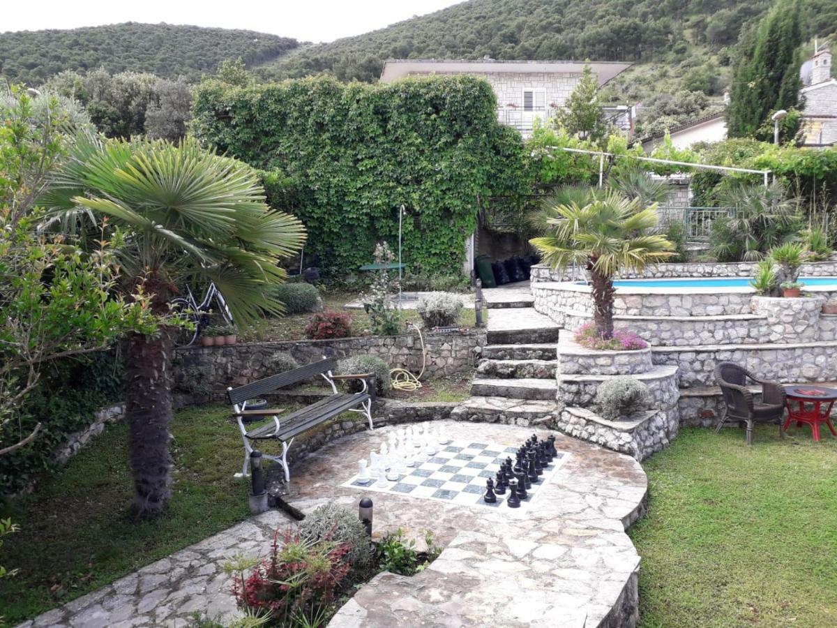 Luena Apartment Grebastica Bagian luar foto