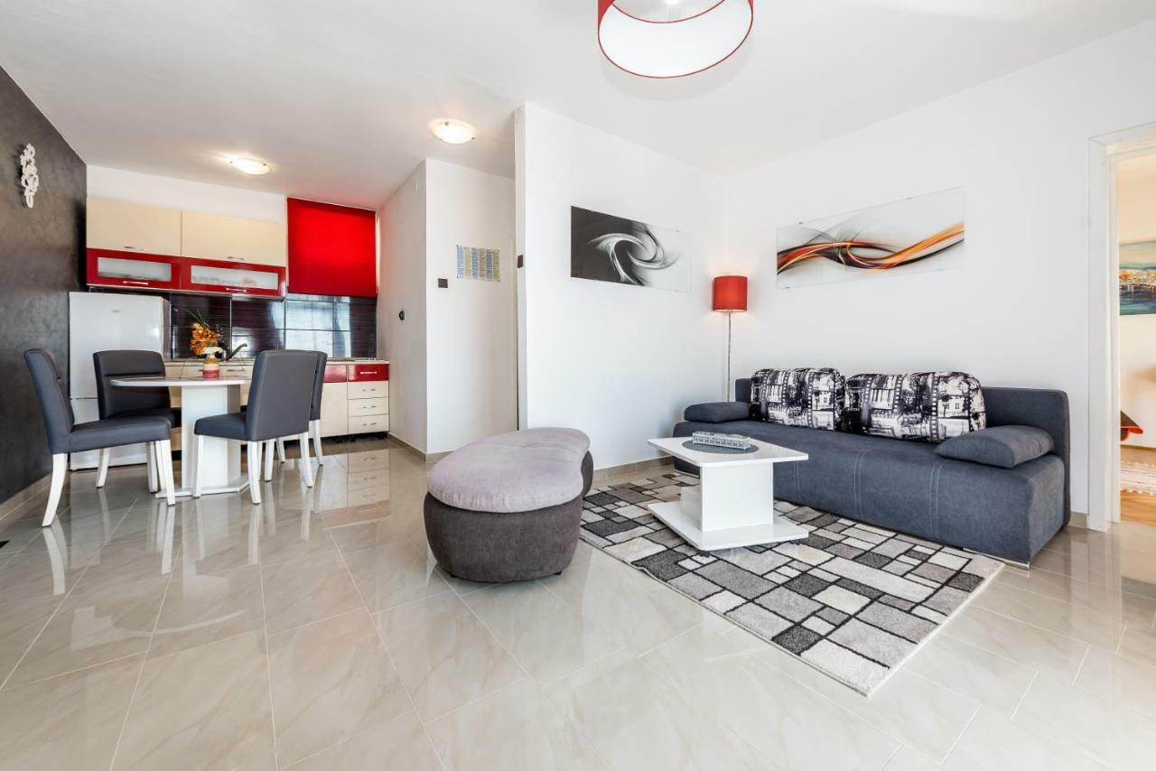 Luena Apartment Grebastica Bagian luar foto