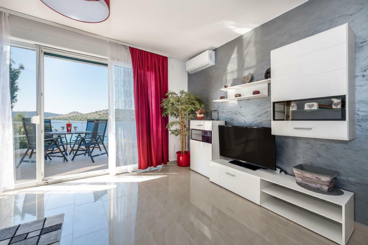 Luena Apartment Grebastica Bagian luar foto